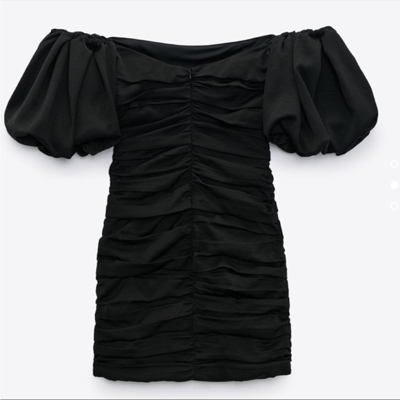 Short dress with ruching - Picture 5 of 8